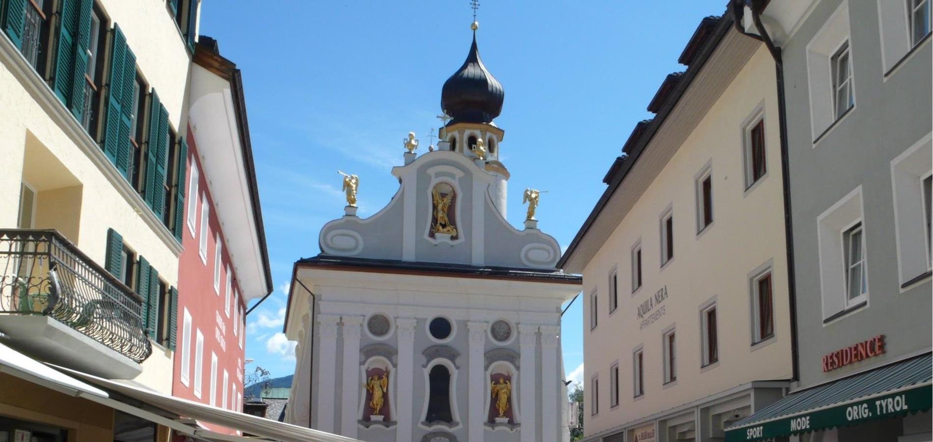 haus-mit-michaelskirche